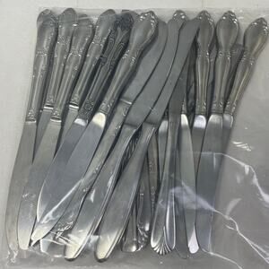 Lot of 35 Stainless Steel Various Floral Modern Patterns Dinner Flatware Knives